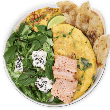 Spinach omelette with salmon and strachtella
